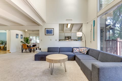 WFH-Friendly Retreat < 1 Mi to Clear Lake! House in Clear Lake