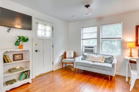 Cozy Studio in Heart of OKC Plaza District! Apartment in Oklahoma City