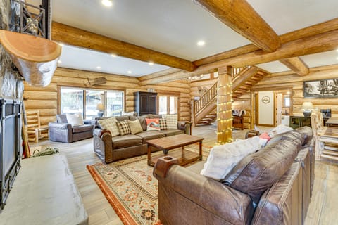 Cabin 3/4 Mi to Red River Ski & Summer Area House in Red River