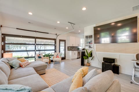 Waterfront Deck w/ Fire Pit: Lake Spokane Gem! House in Washington