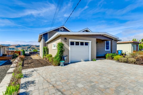 1 Mi to Downtown Benicia: Scenic Cliffside Escape House in Benicia