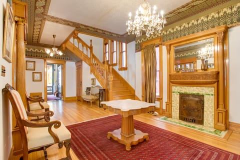 Victorian-Style Cheesman Park Apt - 2 Mi to Dtwn Apartment in Denver