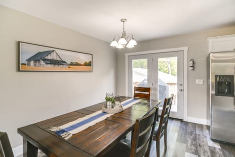 4 Mi to Big Creek State Park: Spacious Family Home House in Iowa