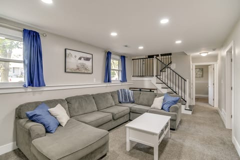 4 Mi to Big Creek State Park: Spacious Family Home House in Iowa