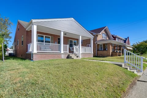 Walk to Ritter Park: Renovated Home Near Marshall! House in Huntington