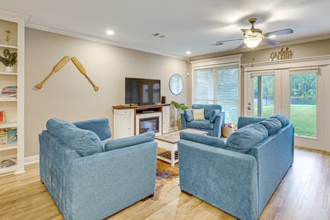 Tranquil Views: Riverfront Retreat in Hot Springs! House in Lake Ouachita