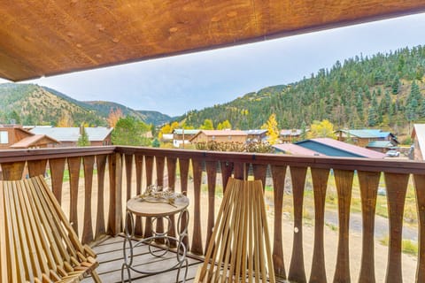 Red River Home w/ Ski Slope, Mtn & River Views! Apartment in Red River