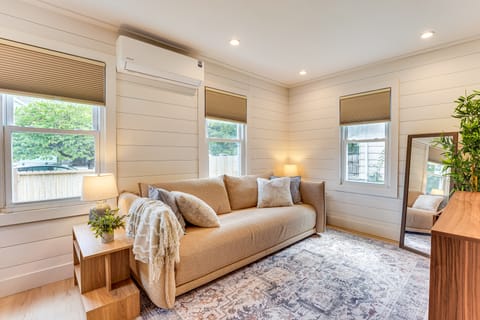 Pet Friendly Tiny Home w/ Deck: Close to MSU House in Lansing