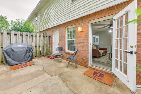 2 Mi to Tiger Territory! Condo w/ Community Pool Apartment in Auburn