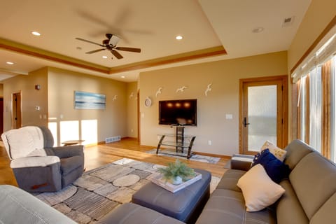 Game Room + Views: Family Retreat on Silver Lake House in Iowa