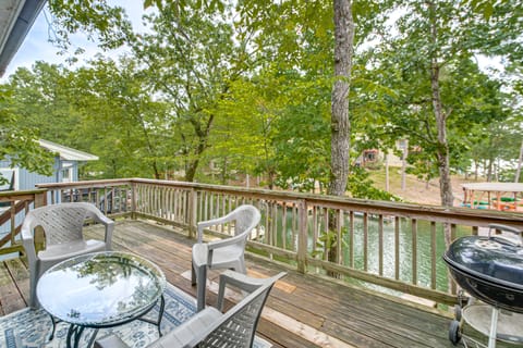 Lake Desoto Townhome: Swim Dock, Pets Welcome! Apartment in Garland County