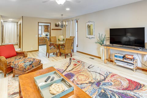 Lake Desoto Townhome: Swim Dock, Pets Welcome! Apartment in Garland County