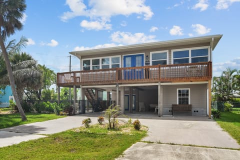 1 Mi to Fort Myers Beach Access! Chic Coastal Home House in San Carlos Island