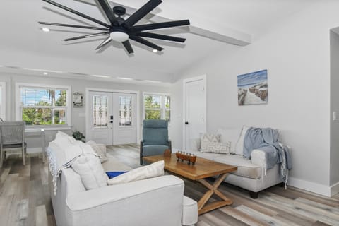 1 Mi to Fort Myers Beach Access! Chic Coastal Home House in San Carlos Island