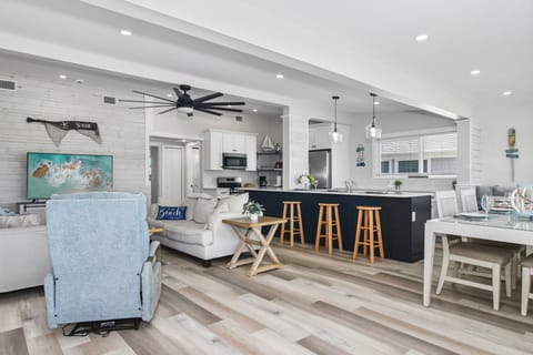 1 Mi to Fort Myers Beach Access! Chic Coastal Home House in San Carlos Island