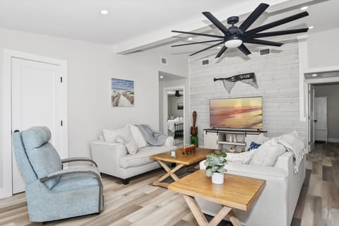 1 Mi to Fort Myers Beach Access! Chic Coastal Home House in San Carlos Island