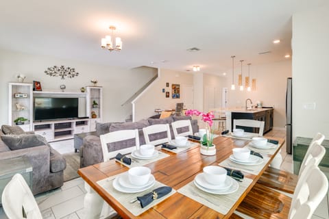 Pet Friendly! Townhome w/ Pool in ChampionsGate Apartment in Four Corners