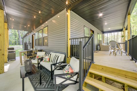 Lake Access, Pools & More: 1 Mi to The Highlands House in Michigan