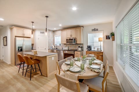 Lake Access, Pools & More: 1 Mi to The Highlands House in Michigan