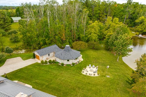 Lakefront Home - Private Dock, Fire Pit & Yard House in Michigan