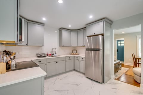 Convenient OKC Apartment: 4 Mi to Dtwn! Apartment in Oklahoma City