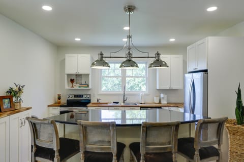 1 Block to Loveland Bike Trail: 'The Frog Man Inn' House in Ohio