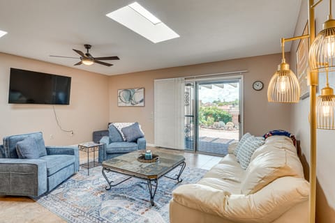 Quiet Townhome w/ Mountain Views in Green Valley Apartment in Green Valley