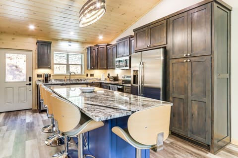 Blue Ridge Adventure Base: Grill, Play, Explore! House in Tennessee