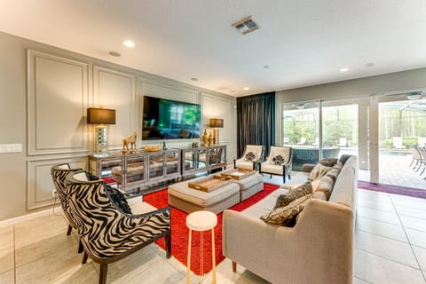 Themed Rooms, Pool & More! Custom Davenport Villa Villa in Loughman