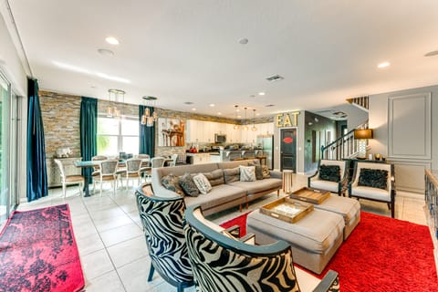 Themed Rooms, Pool & More! Custom Davenport Villa Villa in Loughman