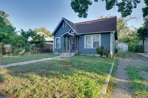 4 Mi to Downtown! Cozy Bungalow in San Antonio House in San Antonio