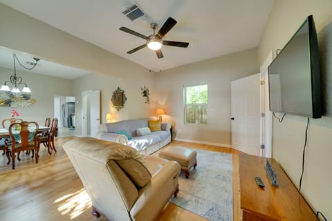 Walk to Alamodome! Pet-Friendly Home w/ Yard House in San Antonio