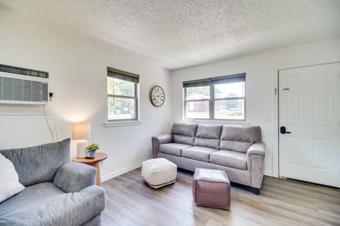 < 1 Mi to Cherokee Casino Sallisaw! Home Near I-40 House in Ozark Mountains