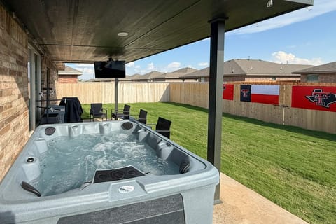 Hot Tub & Game Room: 'Raider Resort' in Lubbock House in Lubbock