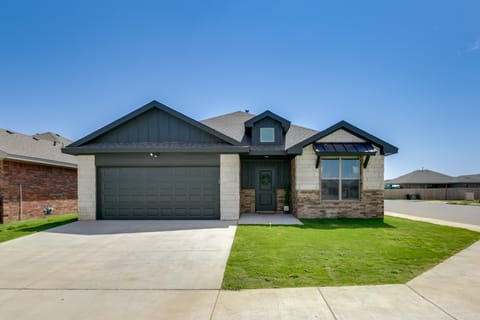 Hot Tub & Game Room: 'Raider Resort' in Lubbock House in Lubbock