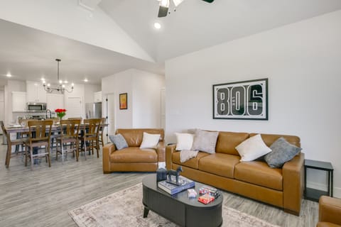 Hot Tub & Game Room: 'Raider Resort' in Lubbock House in Lubbock