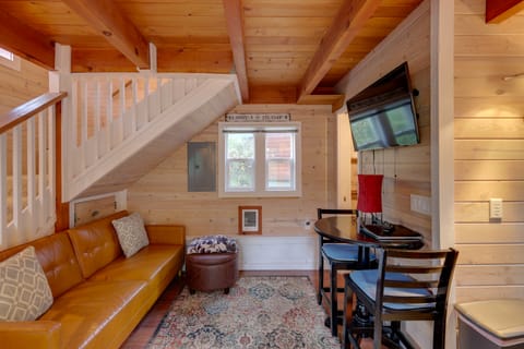 Ski, Hike, Relax By Water: Rustic McCall Tiny Home House in McCall