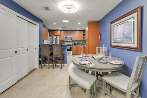 Private Hot Tub, Pool & Yard: Modern Bradenton Gem House in Bradenton