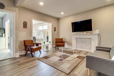 3 Mi to Dtwn Detroit: Spacious Home w/ Yard! House in Windsor