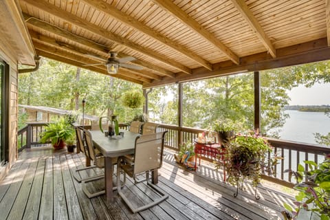 Boat Lift & Deck: Lakefront Retreat in Shell Knob House in Table Rock Lake