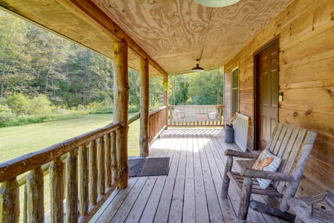 Rustic, Woodsy Cabin in Palestine w/ Pool Table! House in Ohio
