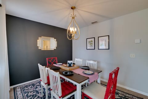 5 Mi to WDW: Resort-Style Condo w/ Pool Access Apartment in Four Corners