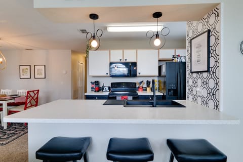 5 Mi to WDW: Resort-Style Condo w/ Pool Access Apartment in Four Corners