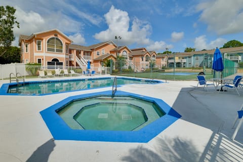 5 Mi to WDW: Resort-Style Condo w/ Pool Access Apartment in Four Corners