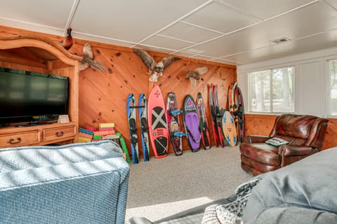 Walk to Marina: Family Home w/ Yard in Kingston House in Lake Texoma