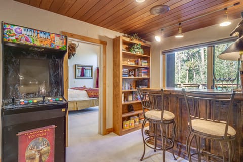 Steps to Ski Shuttle: Breckenridge Home w/ Hot Tub House in Breckenridge