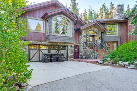 Steps to Ski Shuttle: Breckenridge Home w/ Hot Tub House in Breckenridge