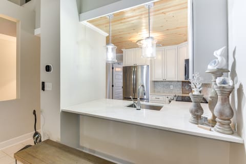 Boat, Fish & Walk to Beach: Waterfront Destin Gem! Apartment in Destin