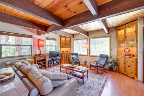 Hike, Ski & Explore Big Bear Lake: Cabin w/ Deck! House in Big Bear