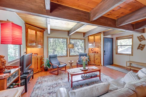 Hike, Ski & Explore Big Bear Lake: Cabin w/ Deck! House in Big Bear